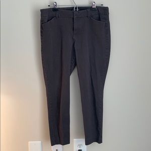 Old Navy Pixie Skinny leg cut